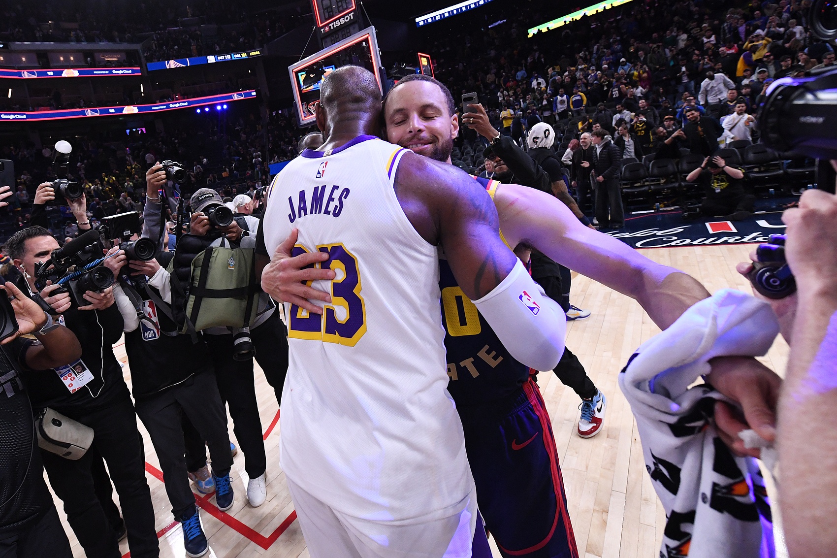 开云入口-Spears：休赛期肯定会有强援加入勇士的 无论是字母哥或者詹姆斯